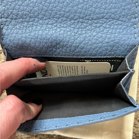 Fendi Selleria Peekaboo Medium wallet with oversized topstitching – Blue leather - Picture 5 of 8